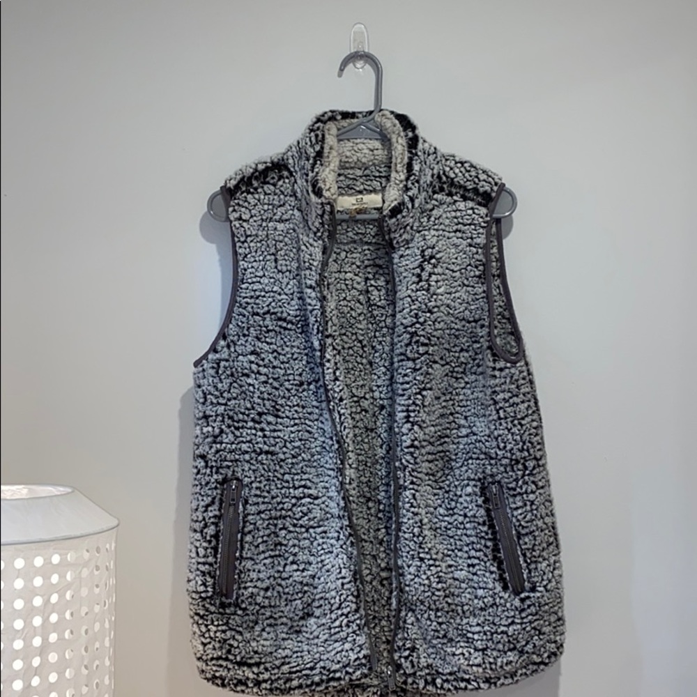 THREAD & SUPPLY fuzzy vest!!